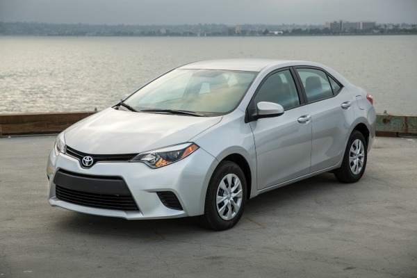 Рейтинг самых угоняемых автомобилей в Москве 2014_Toyota_Corolla_L_005